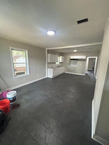 Building Photo - 2760 Lola Ave