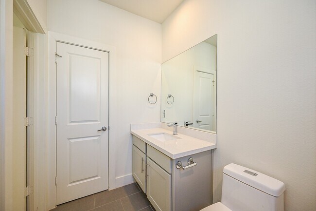 Building Photo - 1106 Fuschia Rd