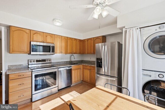 Building Photo - 3695 Persimmon Cir