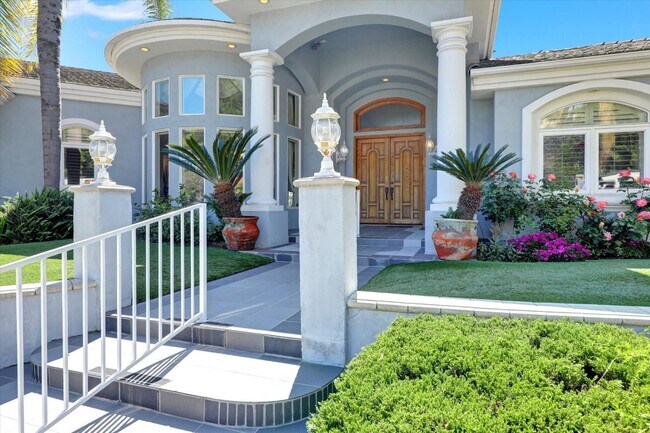 Building Photo - Luxurious home available immediately.