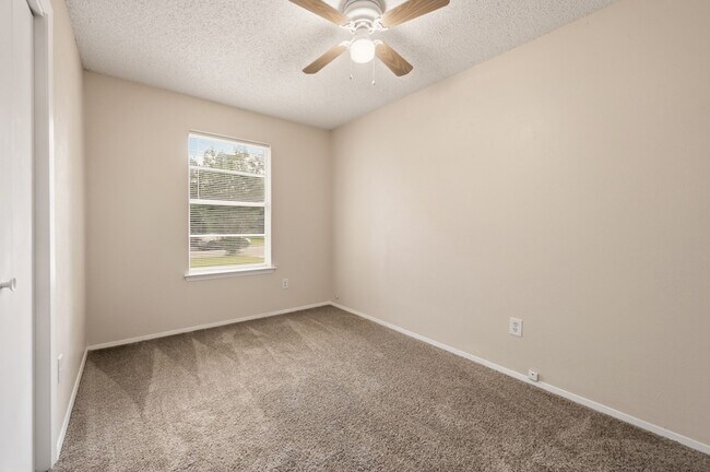 Building Photo - 616 Reveille Rd