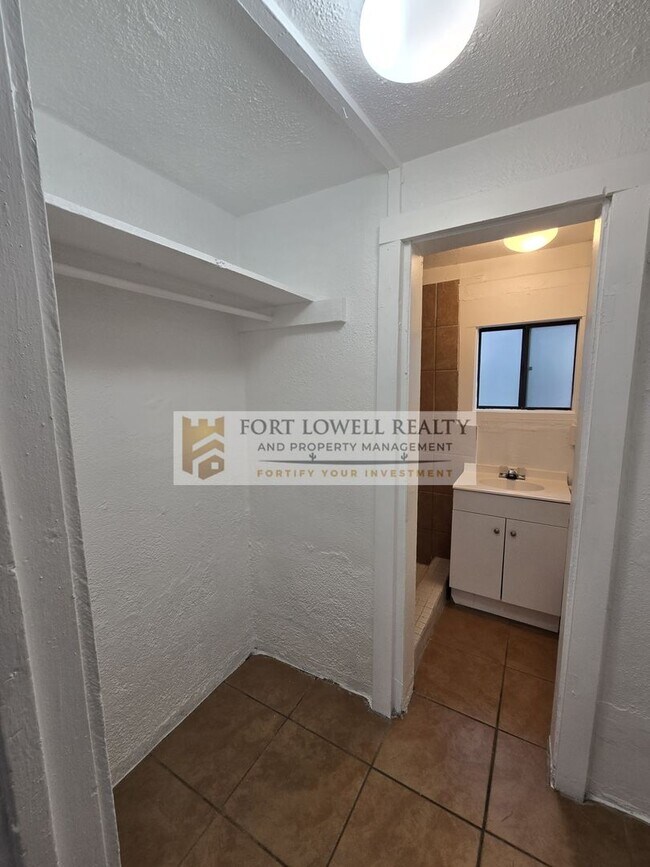 Building Photo - Cozy Studio near Downtown Tucson!
