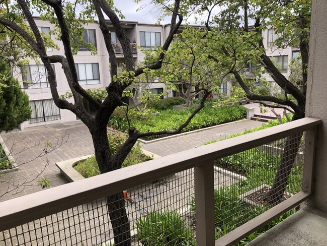 Building Photo - Studio Condo Available Now