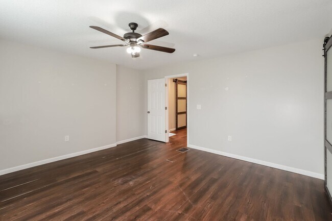 Building Photo - Don't miss out on this beautiful home!