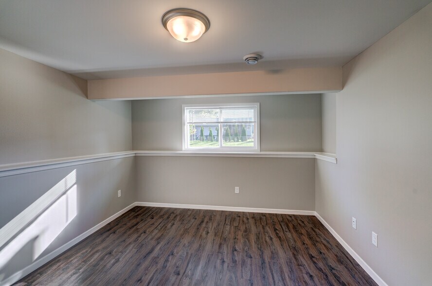 Lower level bedroom - 836 Thompson Drive