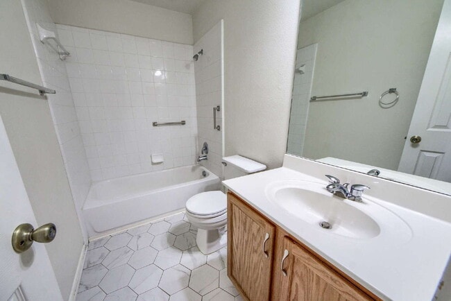 Building Photo - Charming 3-bedroom, 2-bathroom home in Wildhorse!