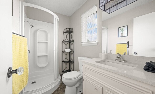 Building Photo - 11934 Hearn Rd