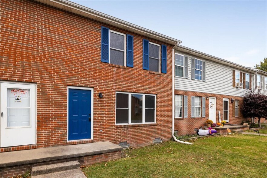 Building Photo - 513 Buckingham Dr