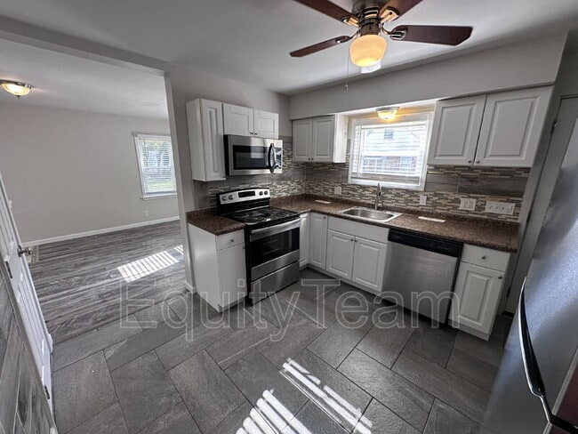 Building Photo - 7005 La Boiteaux Ave