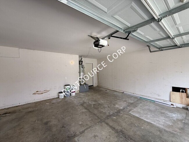 Building Photo - 2832 W Pillsbury St