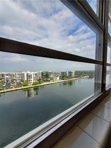 Building Photo - 3000 S Ocean Dr