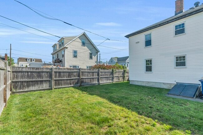 Building Photo - 907 Adams St