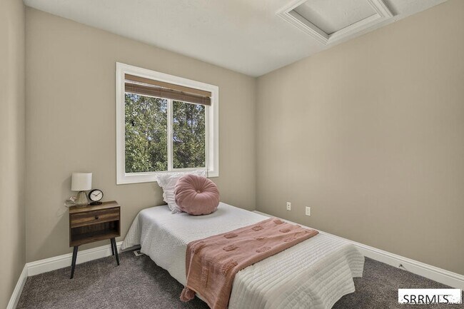 Building Photo - 1150 Hammerstone Dr