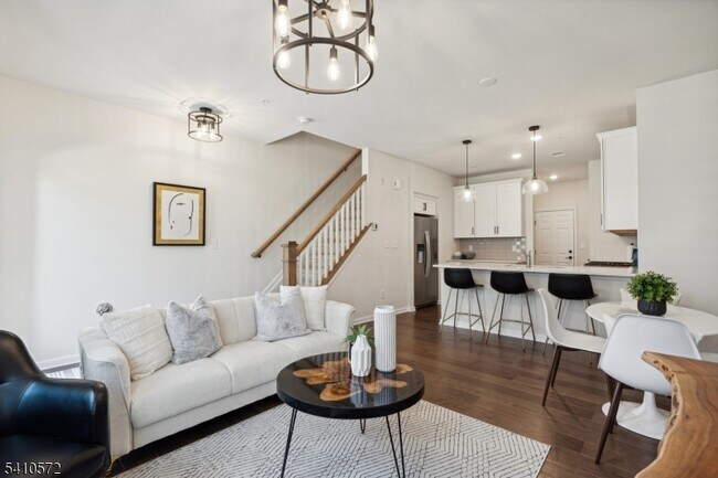 Building Photo - 4 Sadie Cir