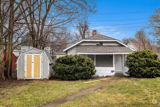 Building Photo - Cozy 1-Bedroom Home with Off-Street Parkin...