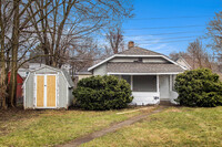 Building Photo - Cozy 1-Bedroom Home with Off-Street Parkin...