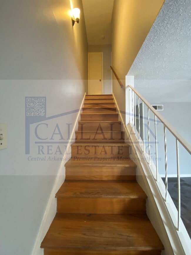 Building Photo - Duplex in NLR-Free Rent