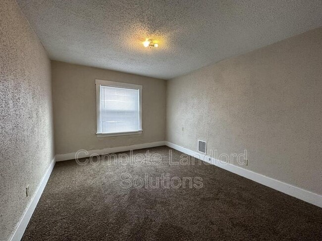 Building Photo - 1233 S 10th St