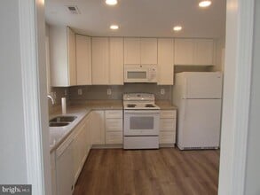 Building Photo - 1230 Elm St