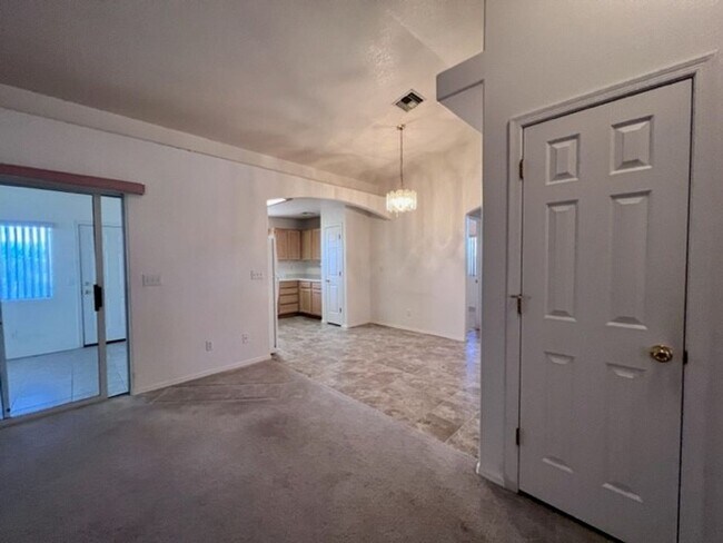 Building Photo - Silver Sands Community Home with fenced Yard 2BR plus bonus area