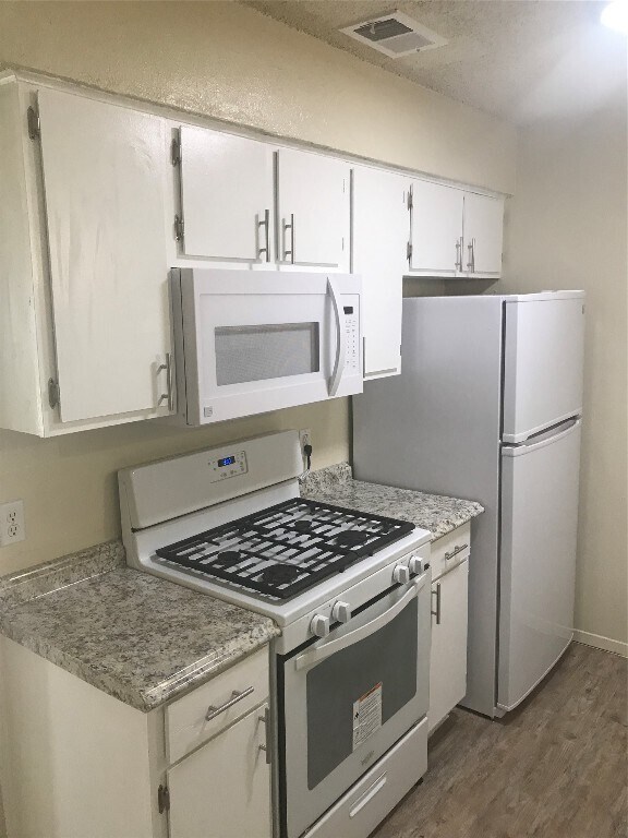 Primary Photo - 448 N Joekel Ave