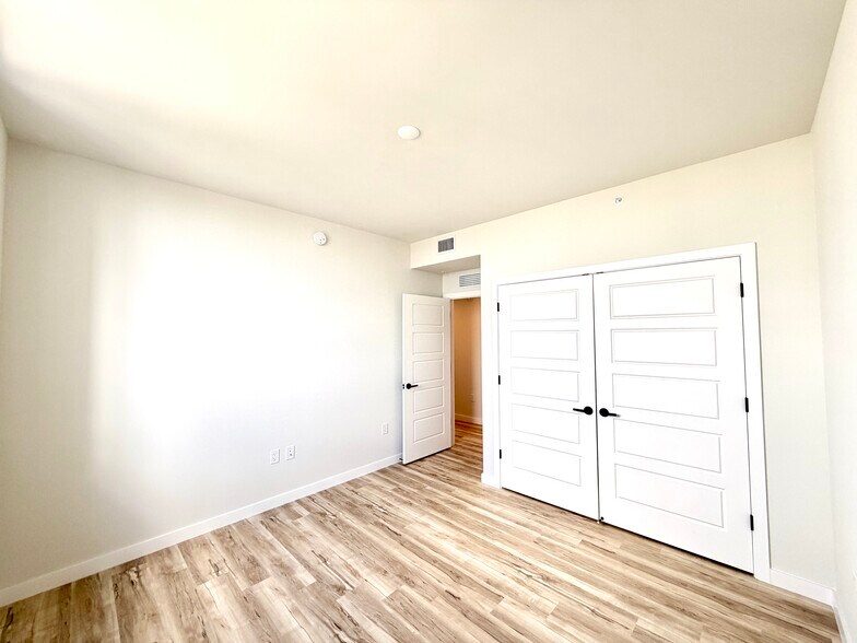 Building Photo - 452 SW 2nd St