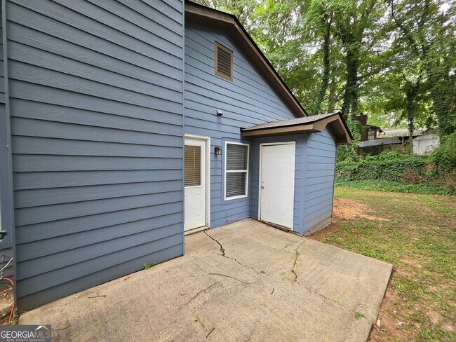 Building Photo - 450 Booth Cir SW