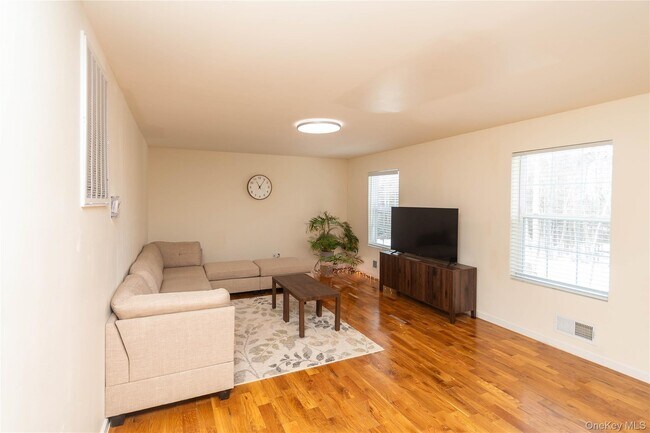 Building Photo - 62 Bristol Cir