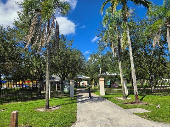 Building Photo - 716 NW 14th Way