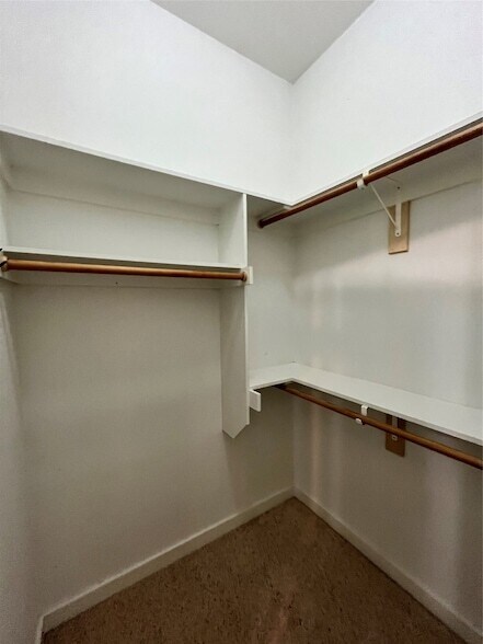 Building Photo - 709 Roberts St