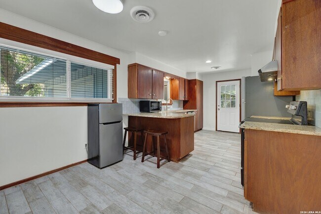 Building Photo - 146 Cardinal Dr