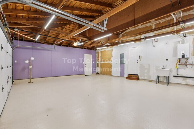 Building Photo - 44 Lariat Ct