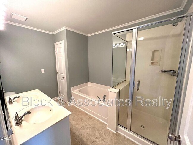 Building Photo - 2210 Raven Rd