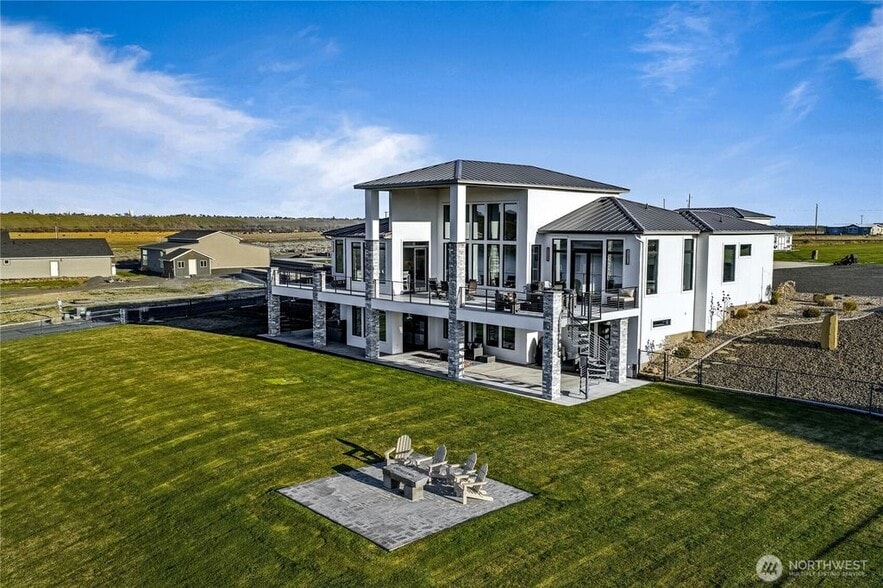 Building Photo - 5874 Panorama Dr NE