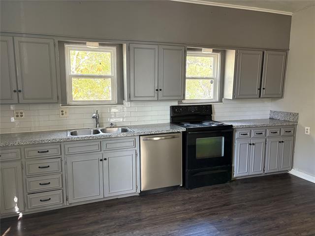 Building Photo - 715 W Day St