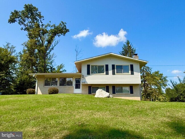 Building Photo - 7700 Glenister Dr