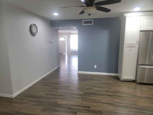 Building Photo - Spacious 3bd home in Glendale