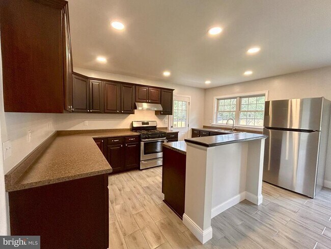Building Photo - 3108 Waverly Dr