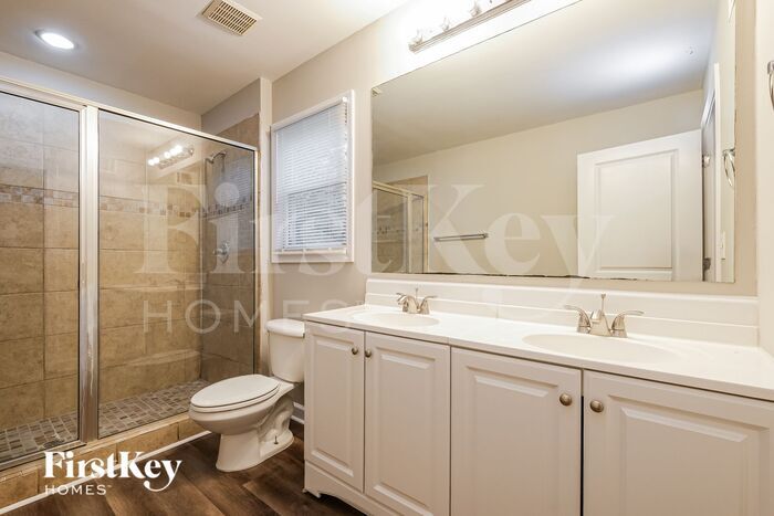 Building Photo - 390 Hillside Dr SW