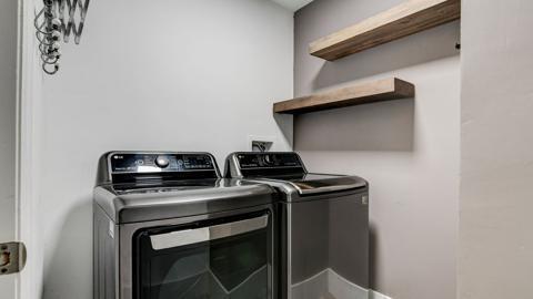 Building Photo - 6784 Via Regina