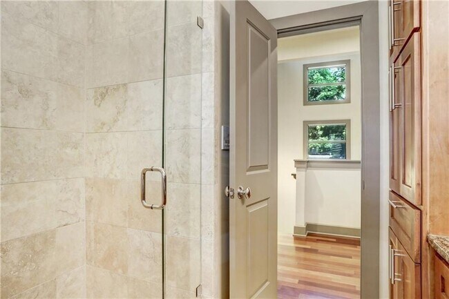 Building Photo - 602 W N Loop Blvd