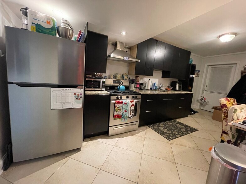 Building Photo - 412 Sommerville Plz