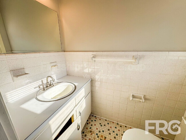 Building Photo - 124 Grant Dr