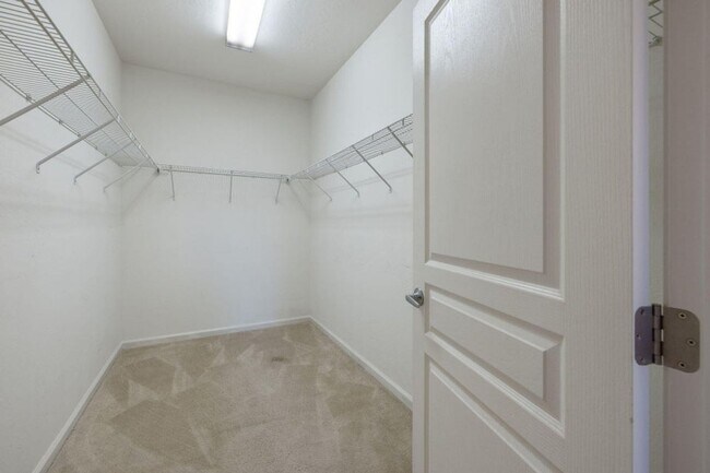 Building Photo - 6124 W Delaware Ct