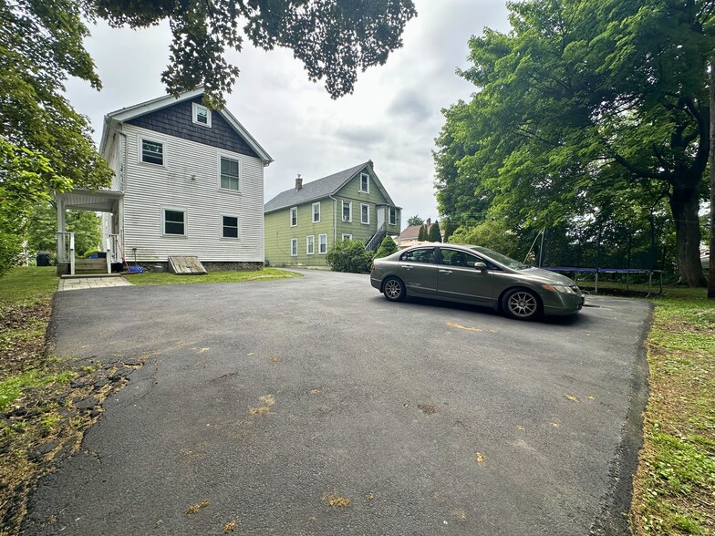 Building Photo - 318 South St