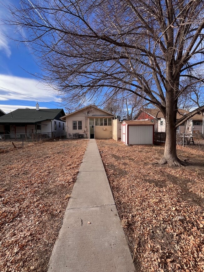 Building Photo - 1322 Lake Ave