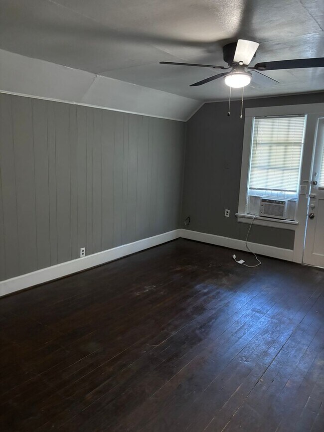 Building Photo - Eighteenth Ave 3011