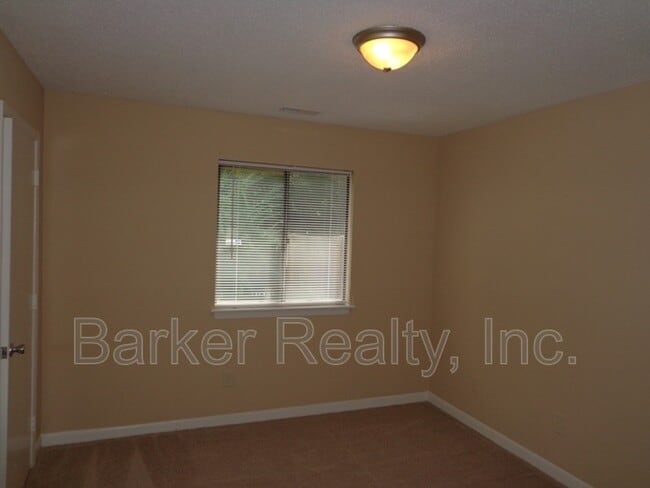 Building Photo - 4520 N New Hope Rd