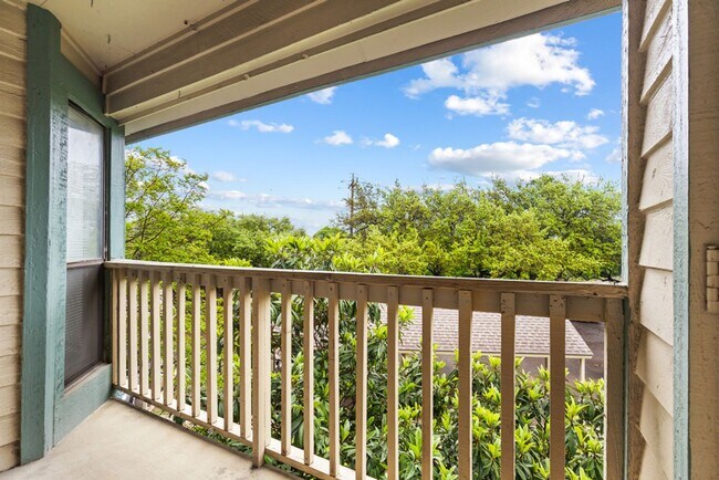 Building Photo - 1 Bedroom 1 bath Covington Oaks