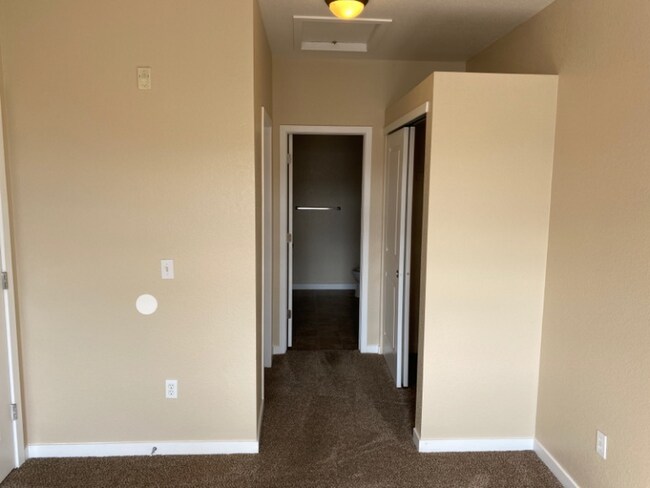 Building Photo - Beautiful 2BD/2BA Condo with Garage in Par...